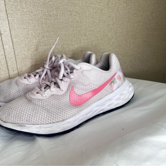 Nike Shoes - Nike Women's Light Pink Athletic Shoes